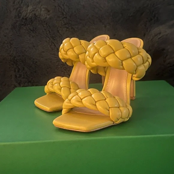 STEVE MADDEN Kenley Braided Heels - Picture 3 of 7